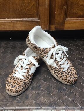 Leopard Print Lace-Up Women's Sneakers - White Accent